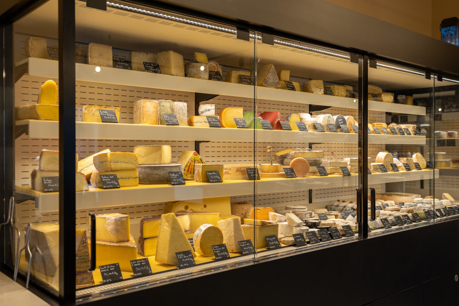 Vitrines frigorifiques fromagerie crèmerie Evema-vitrines